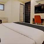 Collection O 81533 Hotel Galaxy Shelter