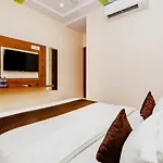 Hotel Raheja Residency