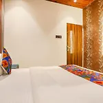 Fabexpress Versova Residency - Nr Kokilaben Hospital