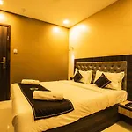 Hotel Golden Crown