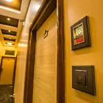 Hotel Golden Crown