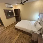 Hotel Crystal Castle