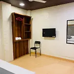 Hotel Avk-Near Kokilaben Hospital & Versova Beach- Rooms With Kitchen