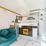 Fabexpress Versova Residency - Nr Kokilaben Hospital