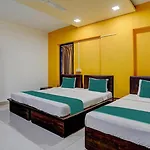 Fabhotel Rio House