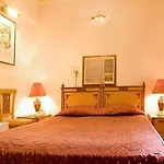 Benzy Palace