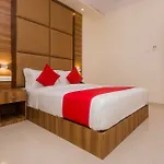 Oyo 22120 Hotel Universal Garden