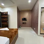 Hotel Divine