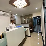 Hotel Divine