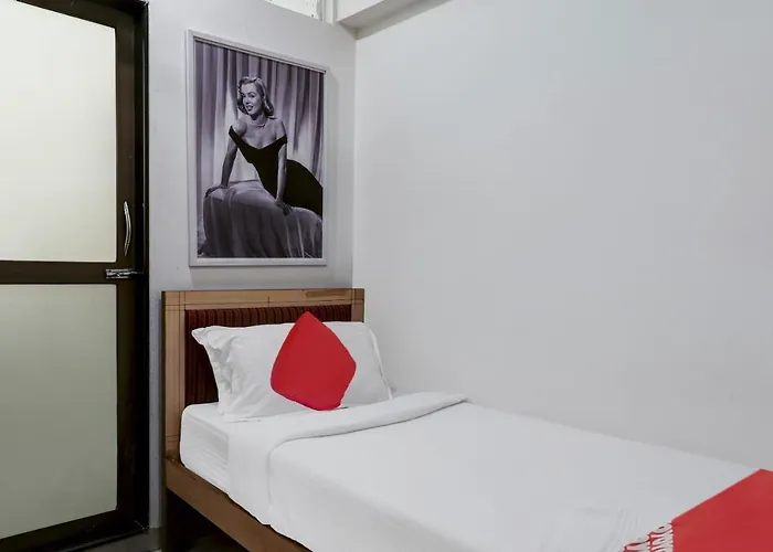 Oyo Flagship 572 Santacruz West