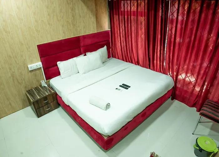 Hotel Ganesh, Near Kokilaben Dhirubhai Ambani Hospital