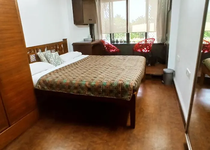 Cozy Private Ac Studio By The Sea Bandstand Bandra W Mumbai Nr Taj Lands End