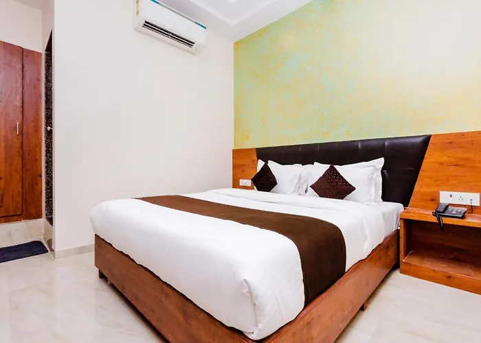 Hotel Raheja Residency