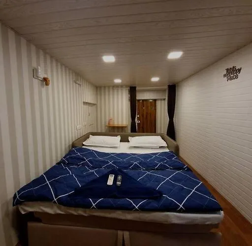 Sky - Studio Apartment At Pali