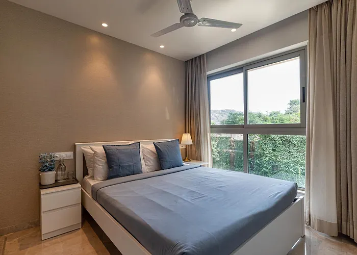 Entire One Bedroom Apartment - Hiranandani Gardens, Mumbai Powai