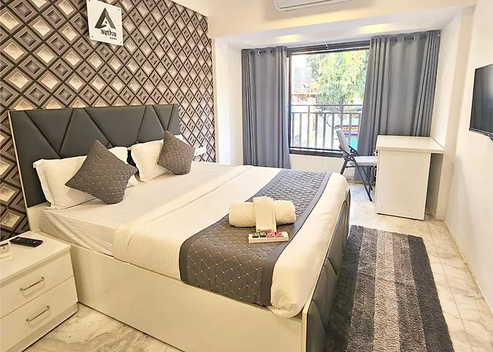Astha Kandivali Service Apartment