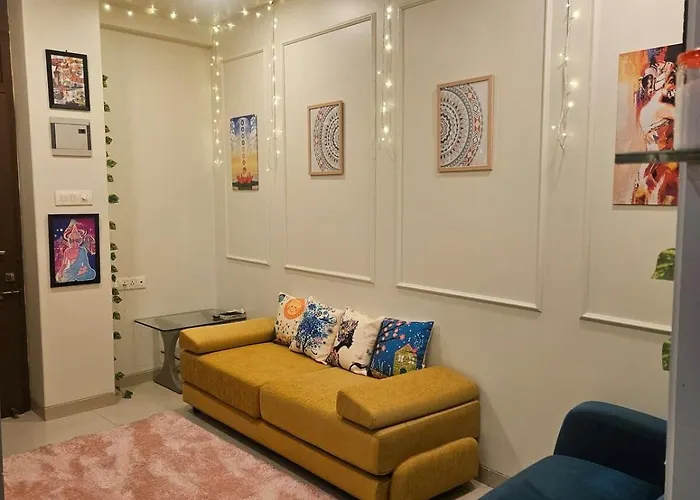 Cozy Rose Peaceful Village Retreat In Bandra