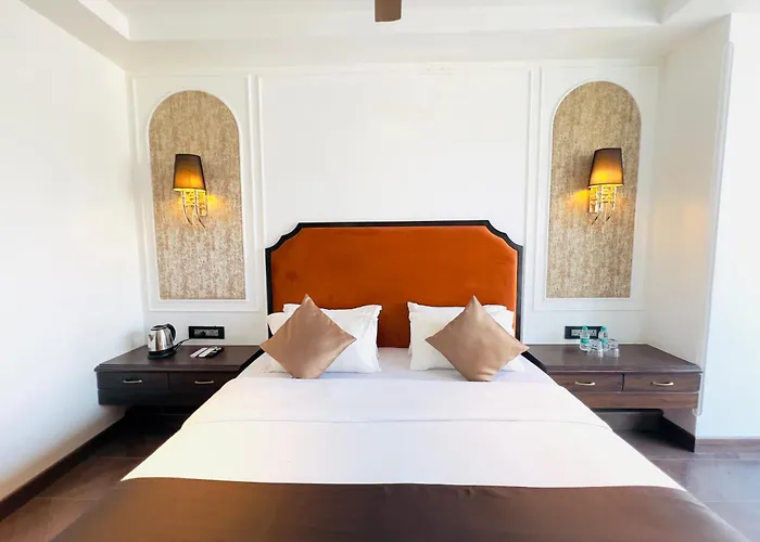 Hotel White Pearl - Colaba Mumbai