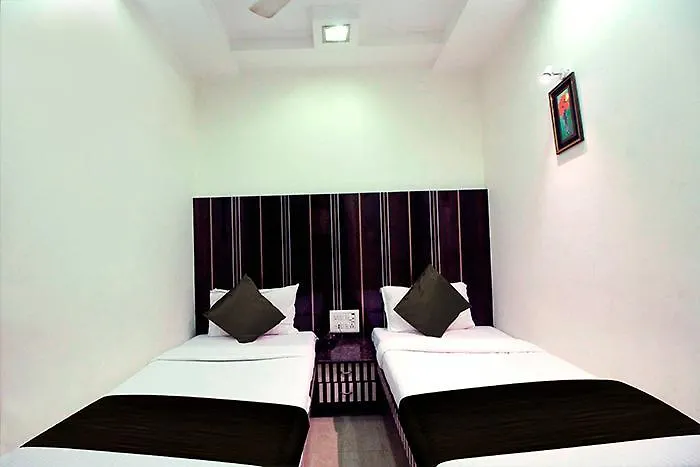 Room Maangta 122 @ Andheri East