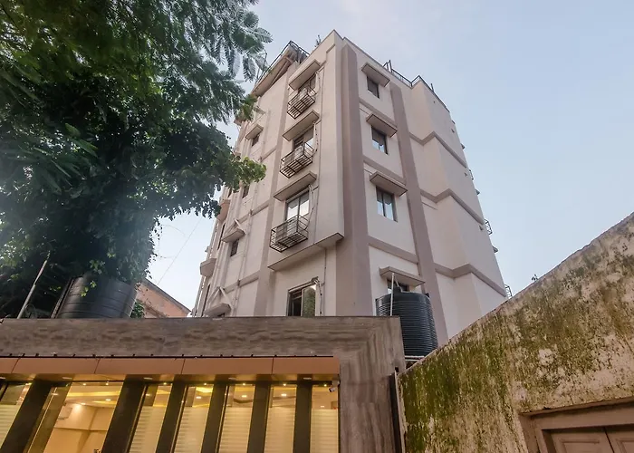 Oyo 9748 Hotel Girgaon Palace