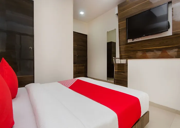 Oyo 12043 Hotel Crystal Crown