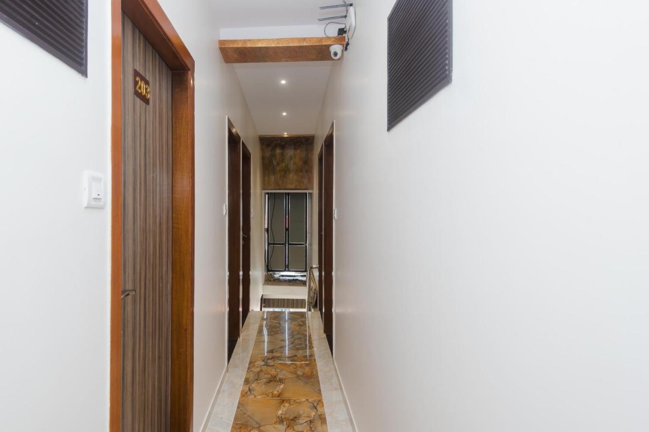 Oyo 14056 Golden Arch Hotel 3*