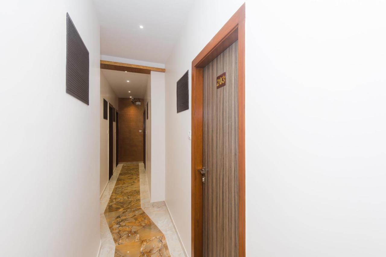 Hotel Oyo 14056 Golden Arch Mumbai