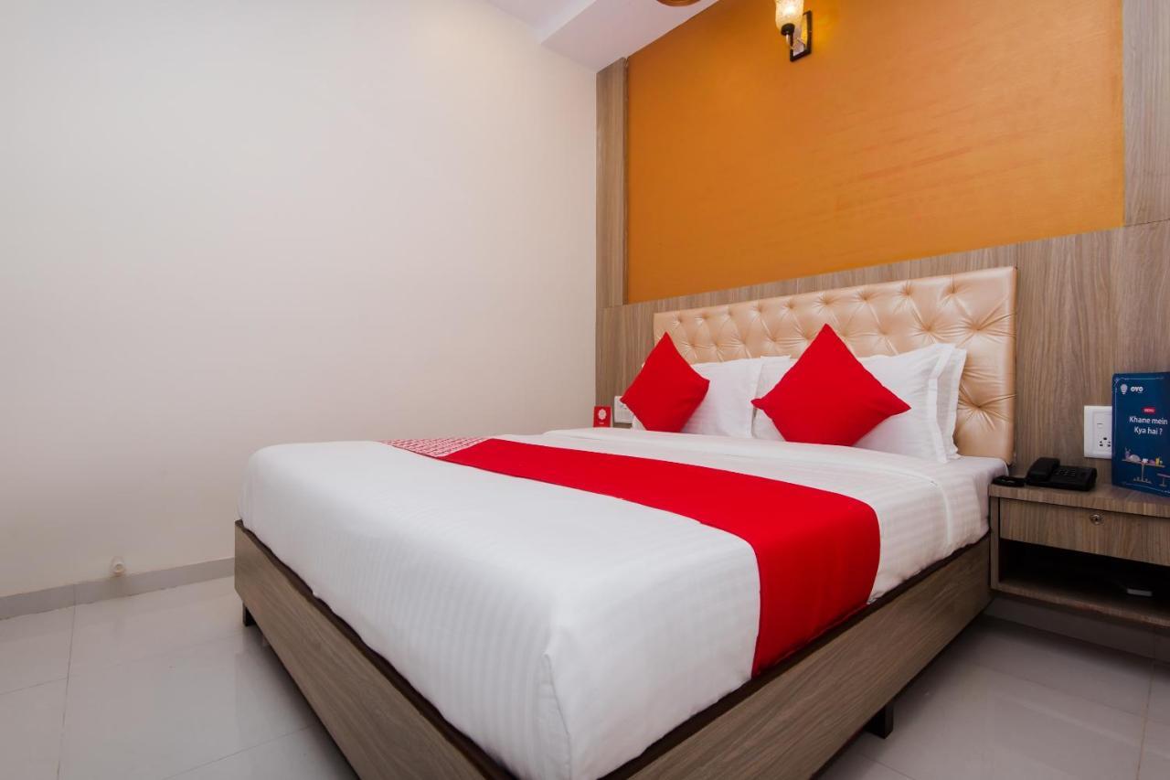Hotel Oyo 14056 Golden Arch