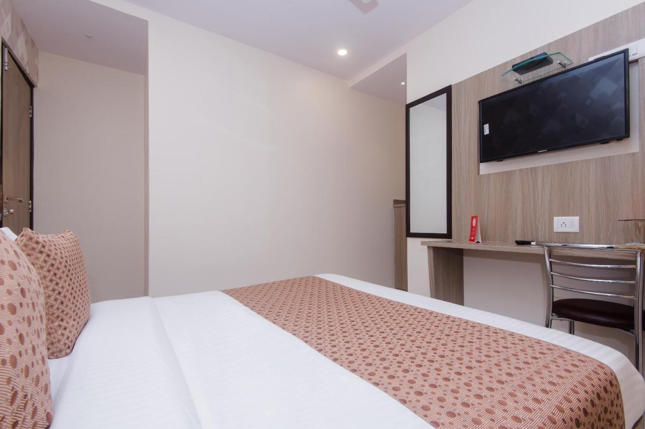 Hotel Oyo 14056 Golden Arch 3*