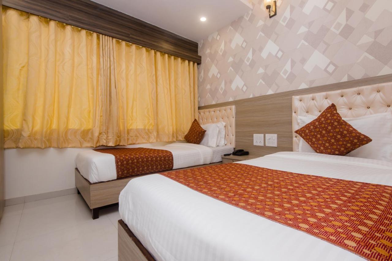 Hotel Oyo 14056 Golden Arch 3*