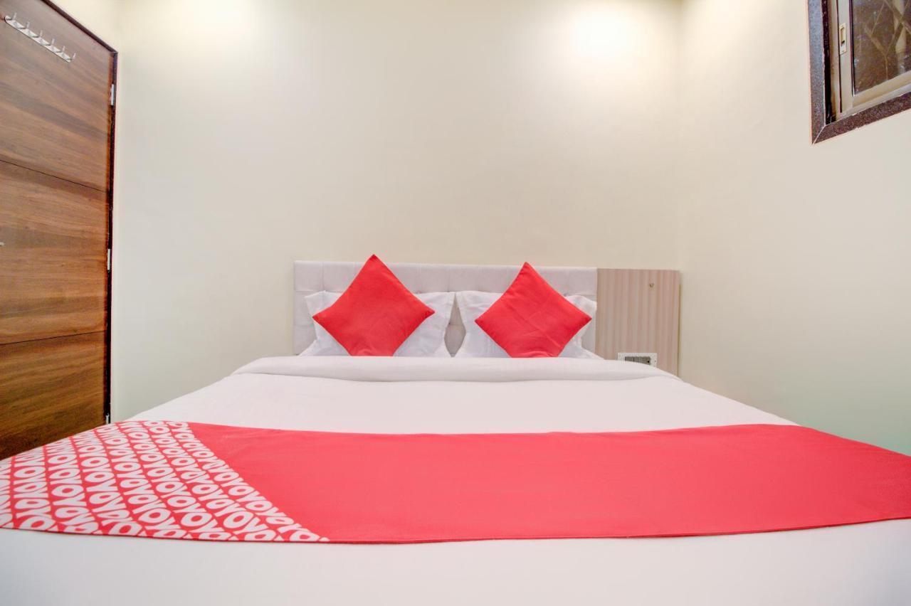 Hotel Oyo 69679 Rk International 3*