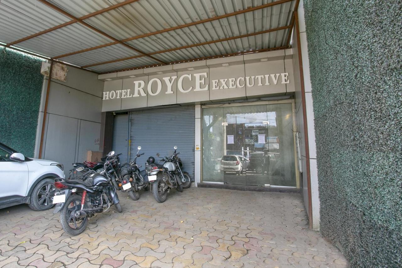 Oyo Flagship 76107 Royce Executive 3* Mumbai