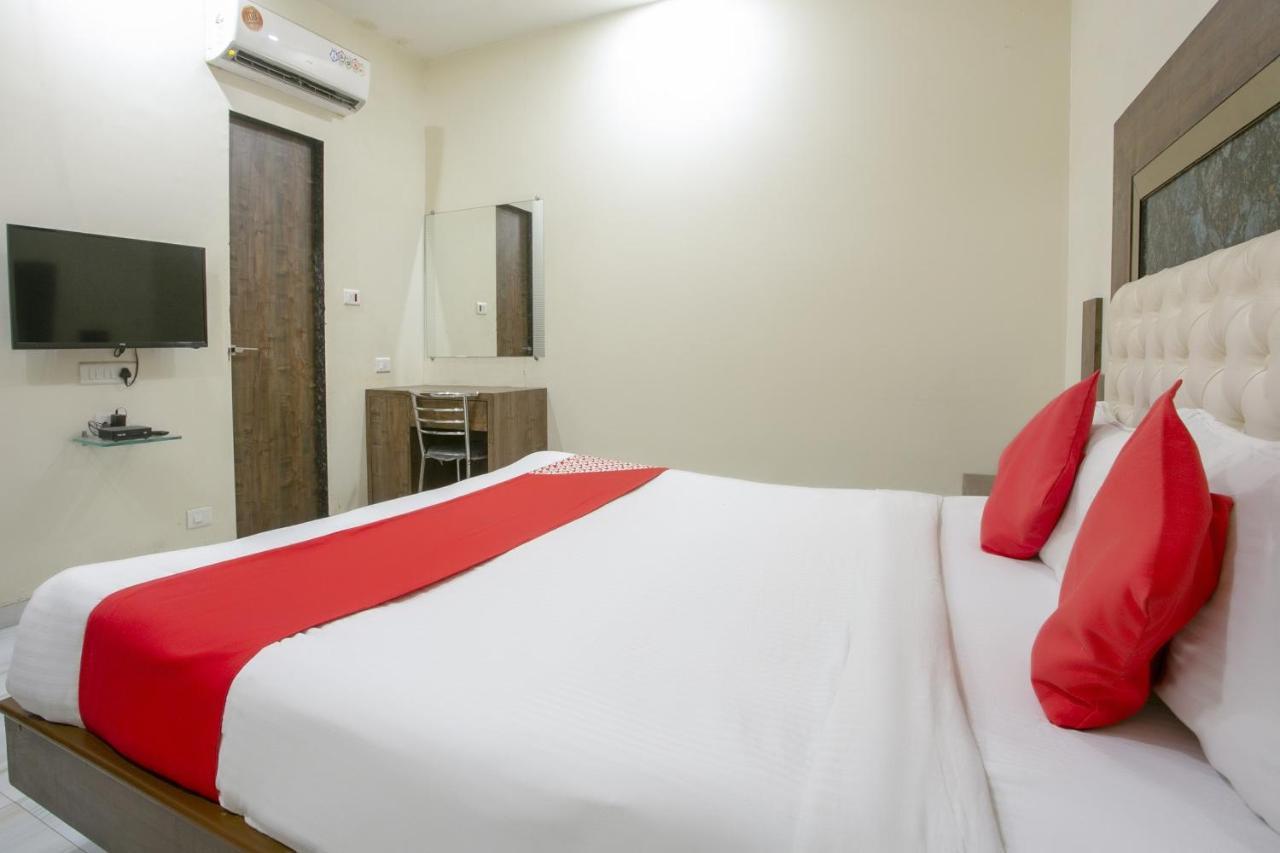 Hotel Oyo Flagship 76107 Royce Executive Mumbai