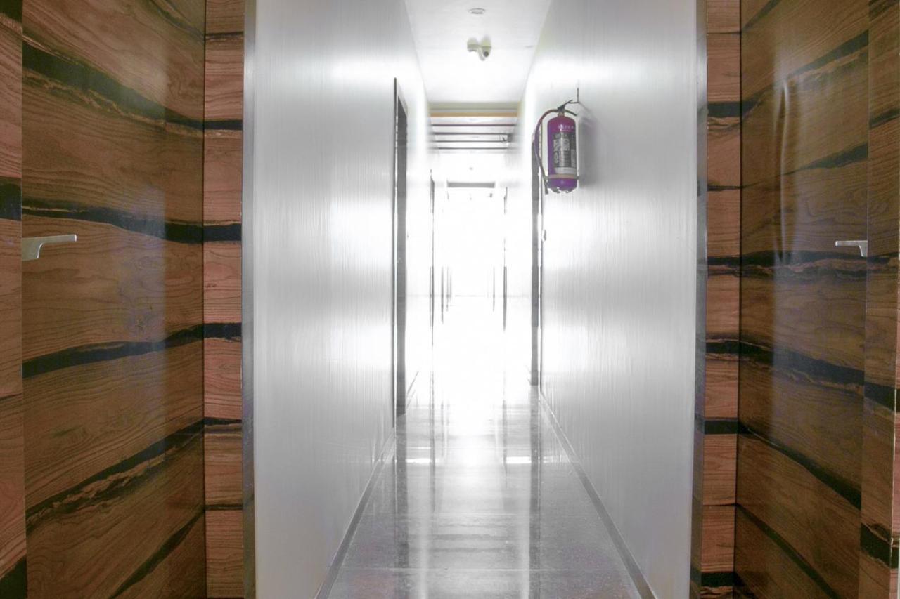 Oyo Flagship 76107 Royce Executive Hotel