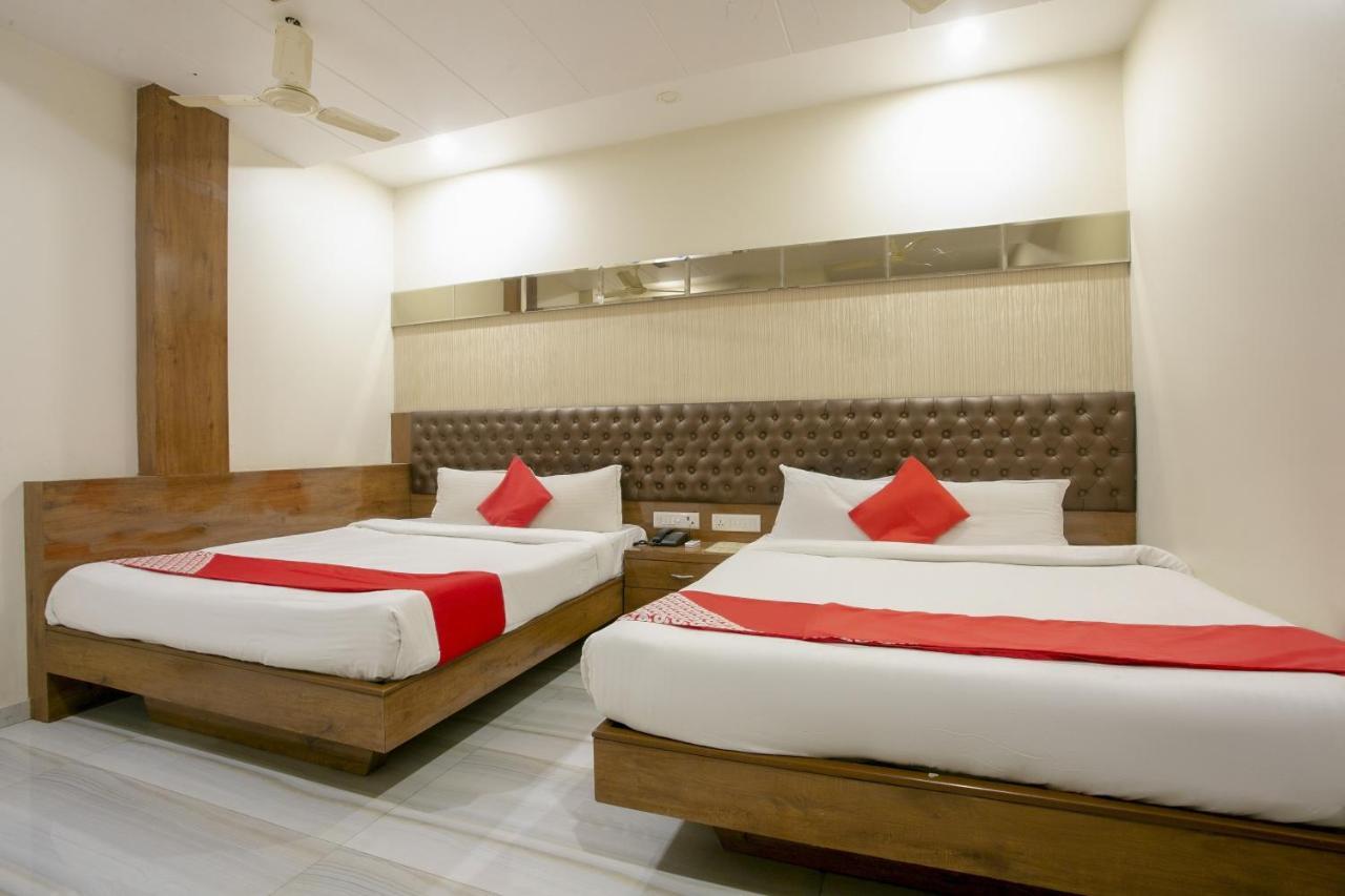 Hotel Oyo Flagship 76107 Royce Executive Mumbai