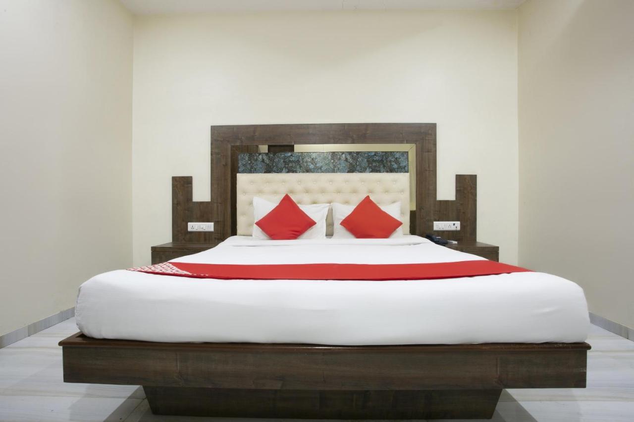Oyo Flagship 76107 Royce Executive Hotel 3*