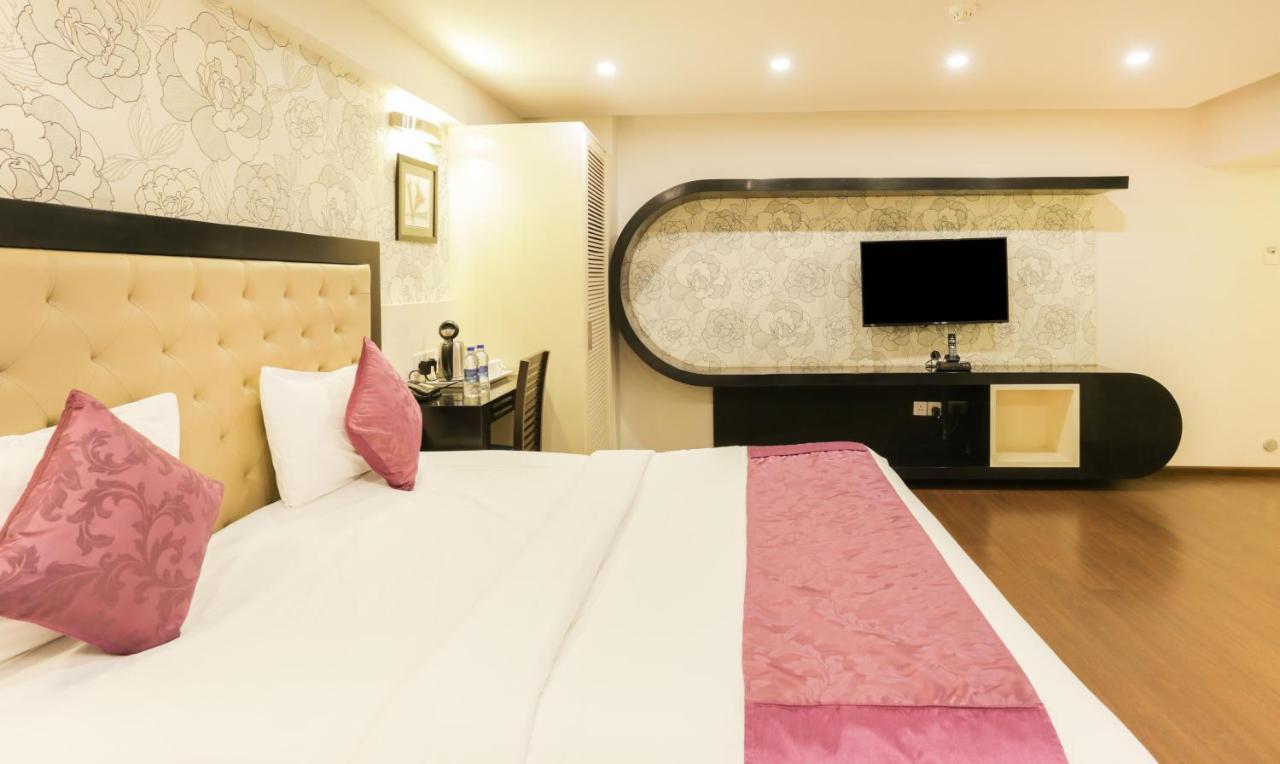 Metropolis Hotel 4*
