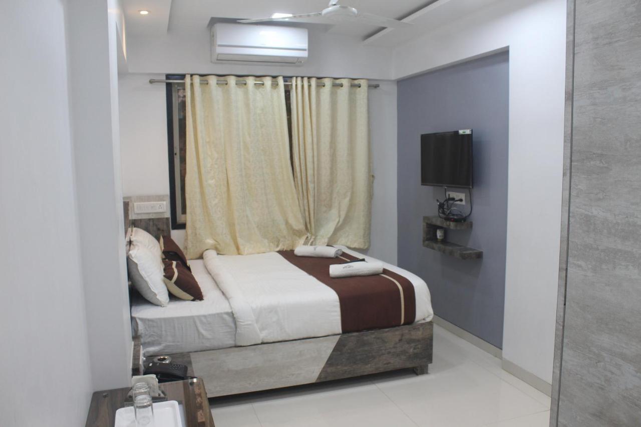 Park Andheri West 2*