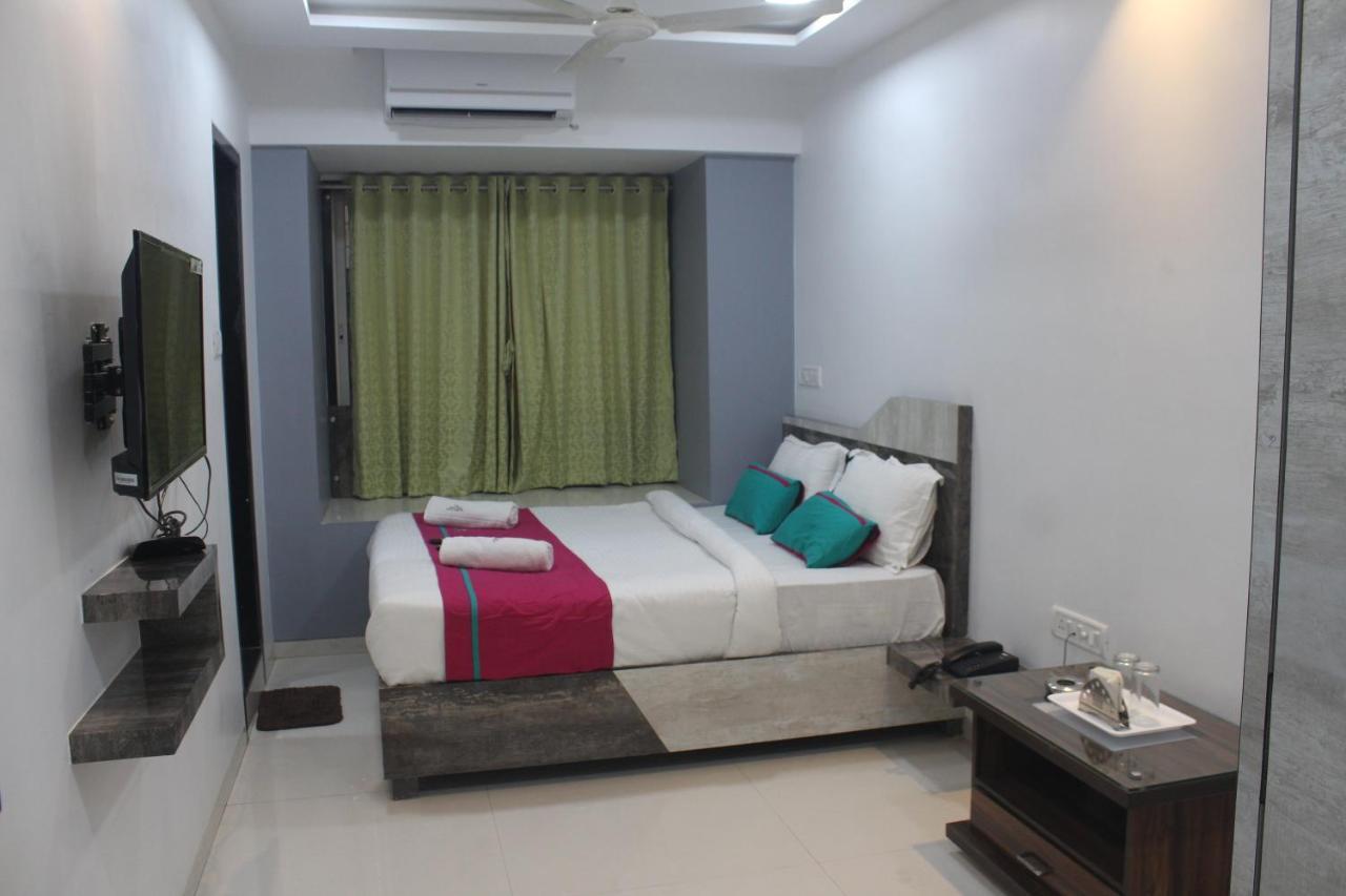 Park Andheri West 2*