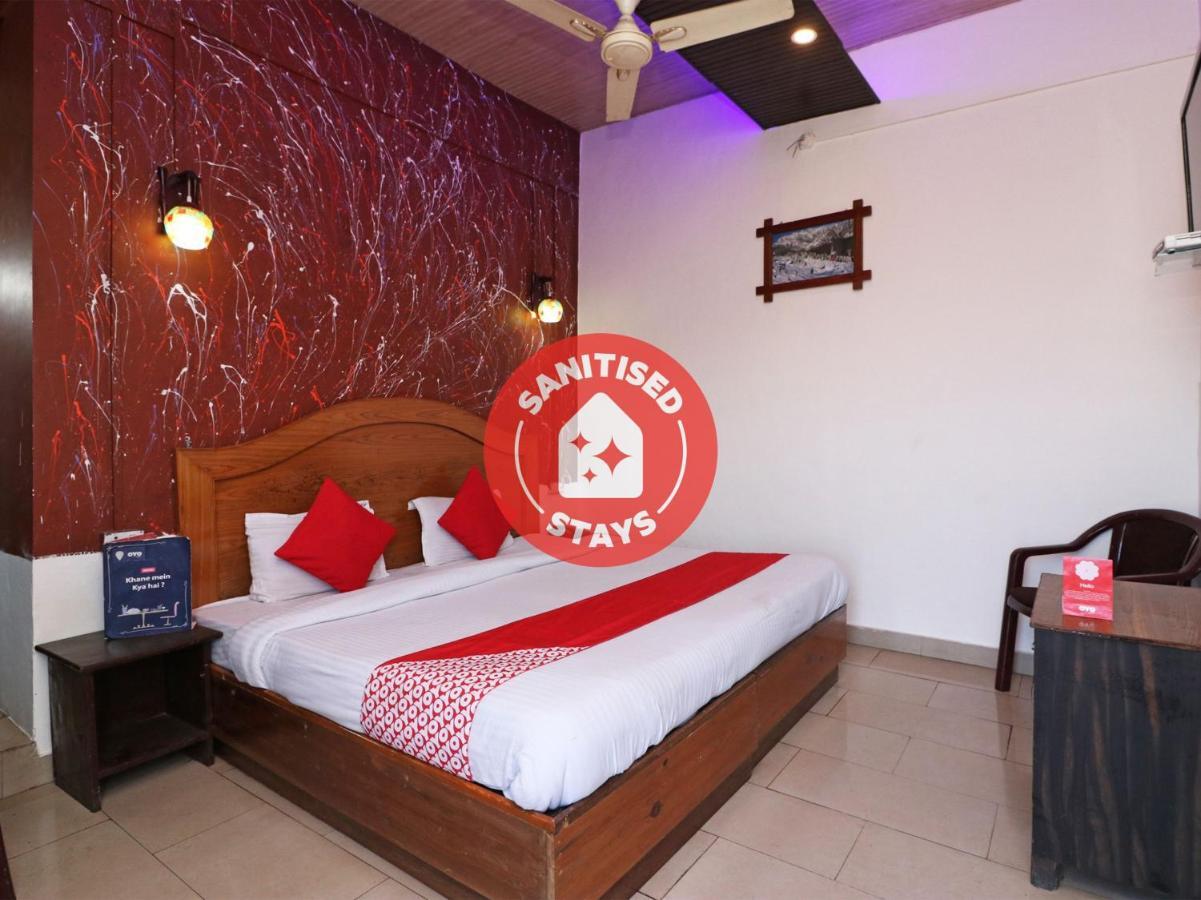 Hotel Oyo 77137 Hotle Castle Mumbai