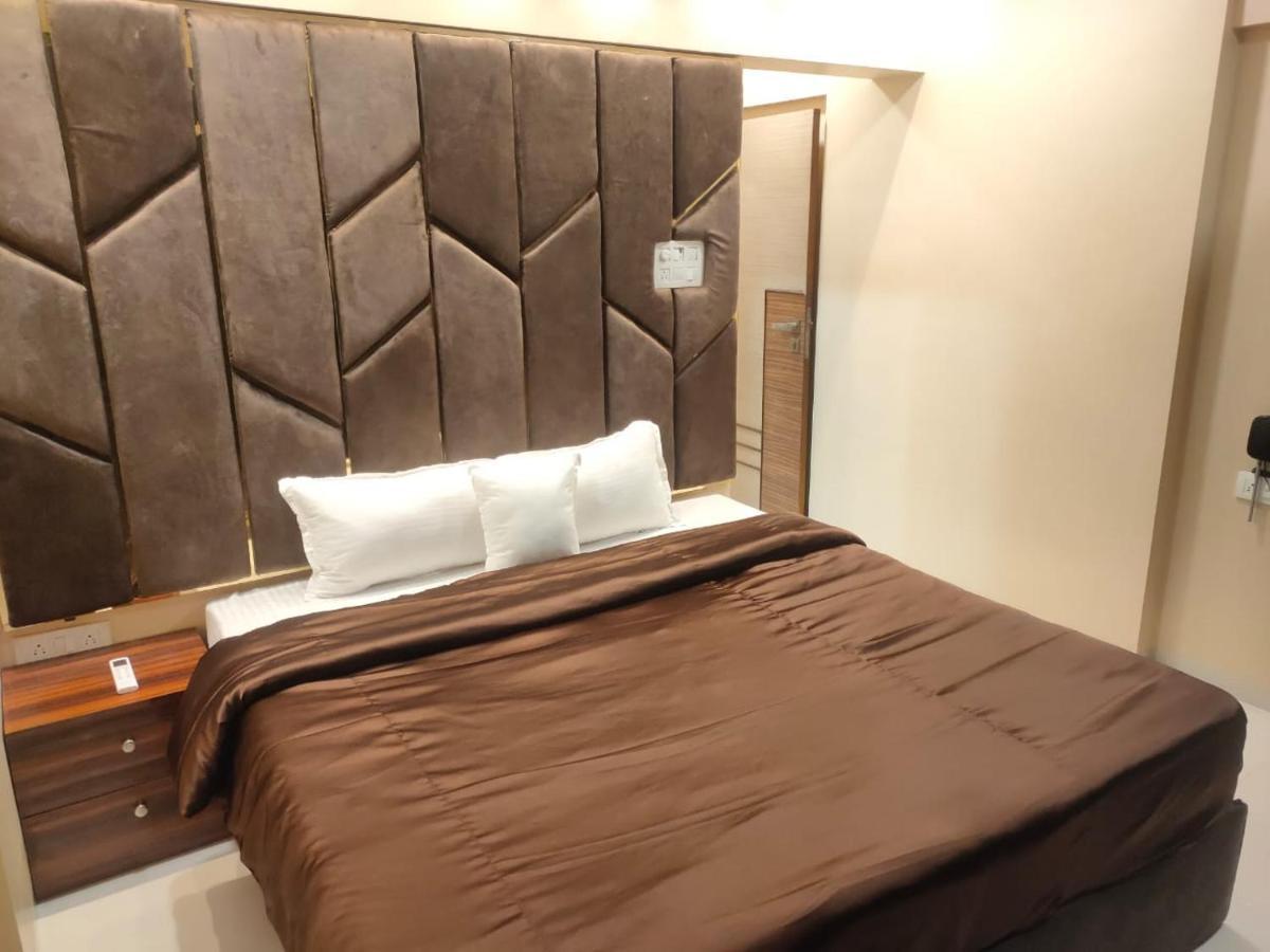Osi Bandra West Apartment