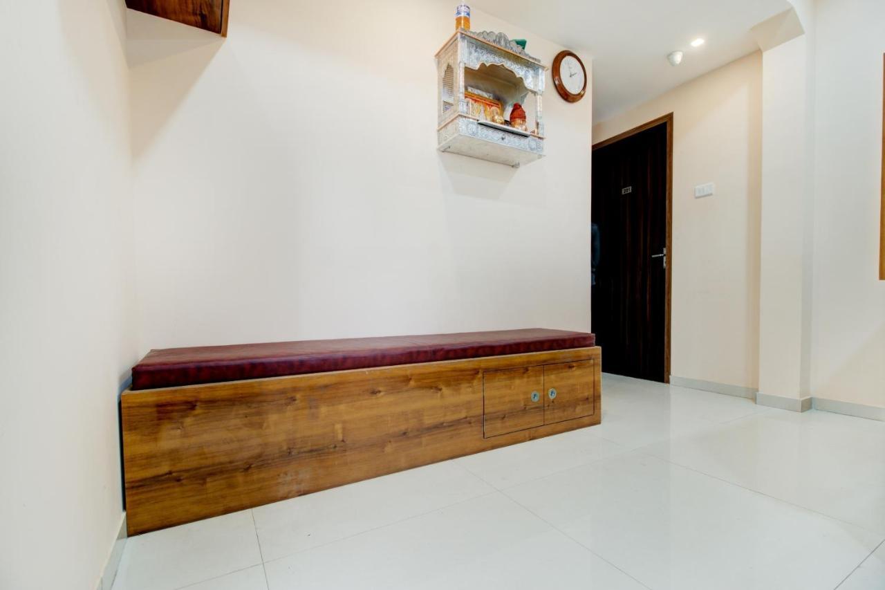 Oyo 77164 Hotel Grant Palace Hotel