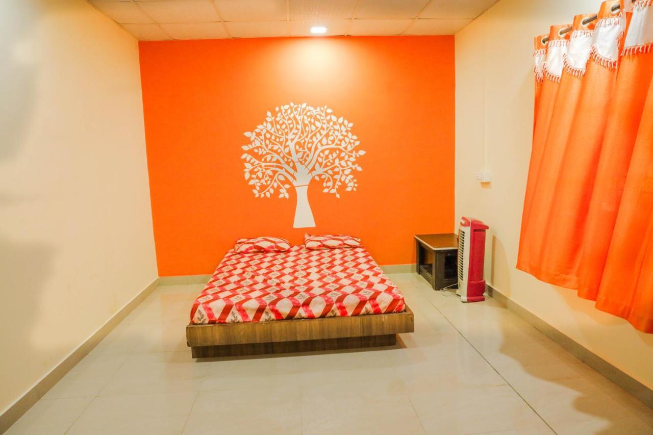 Kinjal Farmhouse By Friends Villa Bed & Breakfast