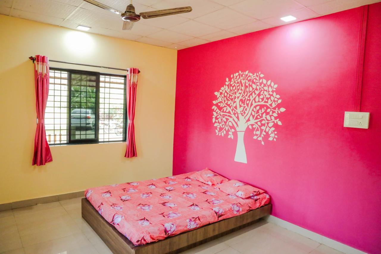 Kinjal Farmhouse By Friends Villa Bed & Breakfast