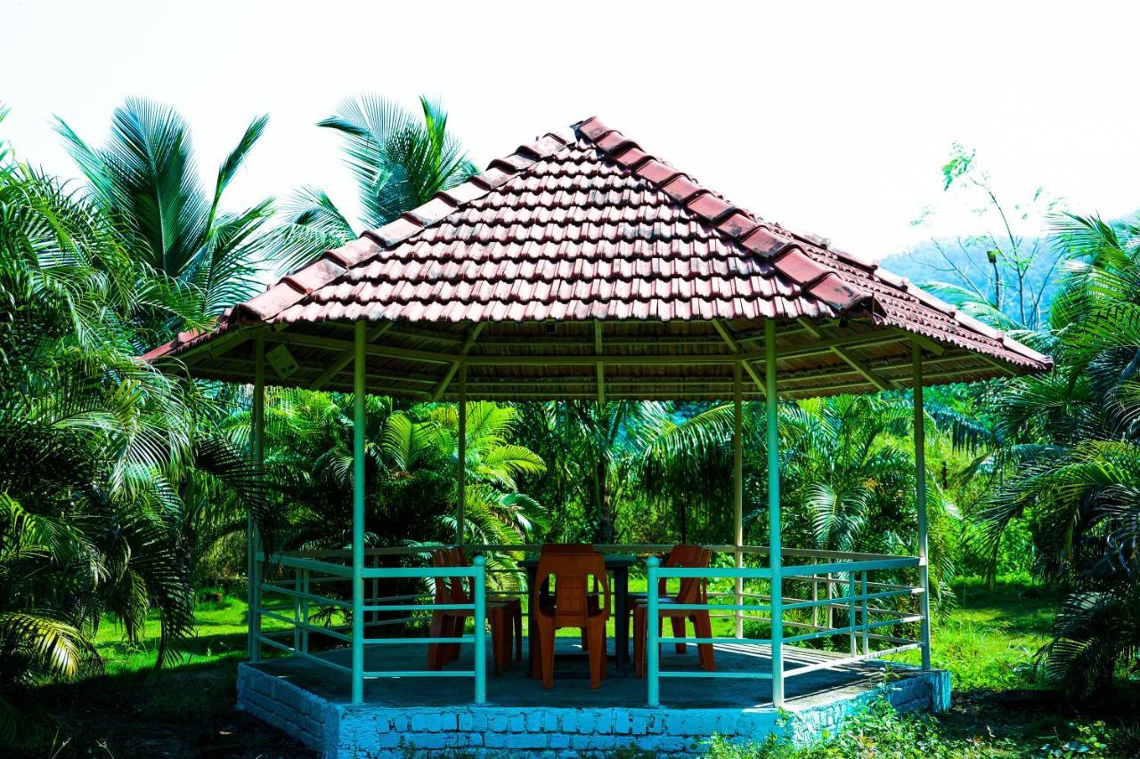Kinjal Farmhouse By Friends Villa Bed & Breakfast *