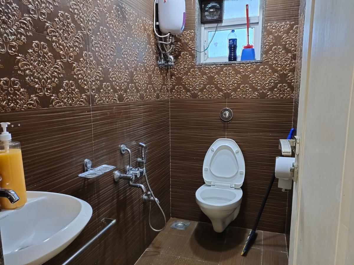 Osi Bandra West *