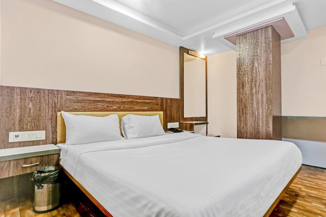 Hotel Oyo Flagship 83396 Hotel Vinyasa Residency Mumbai