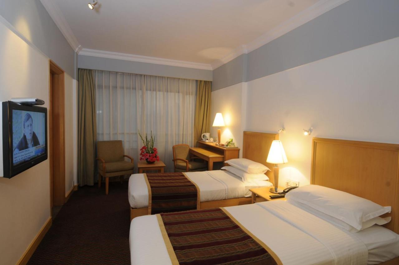 Fariyas , Colaba