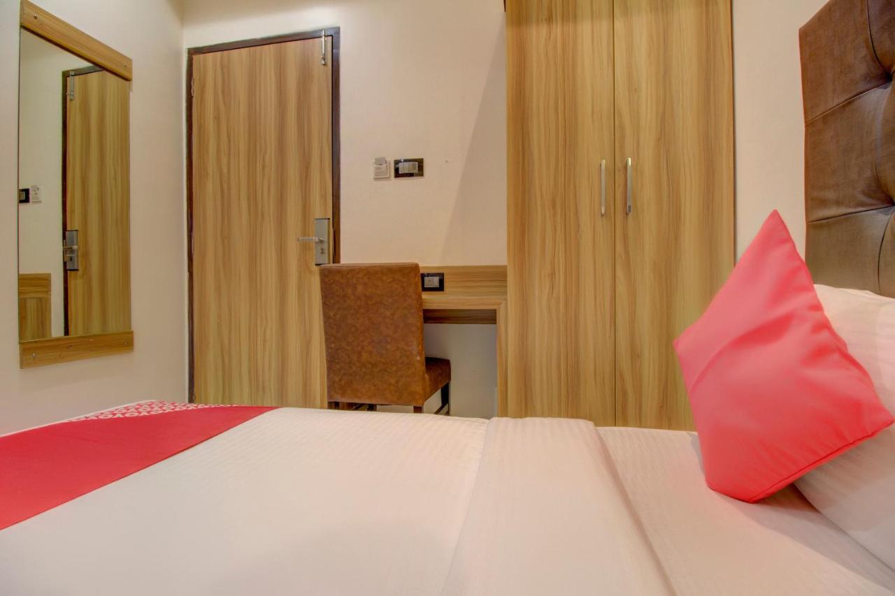 Oyo 76180 Meriton 3*