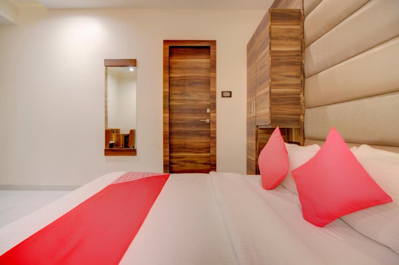 Oyo 76180 Meriton Hotel